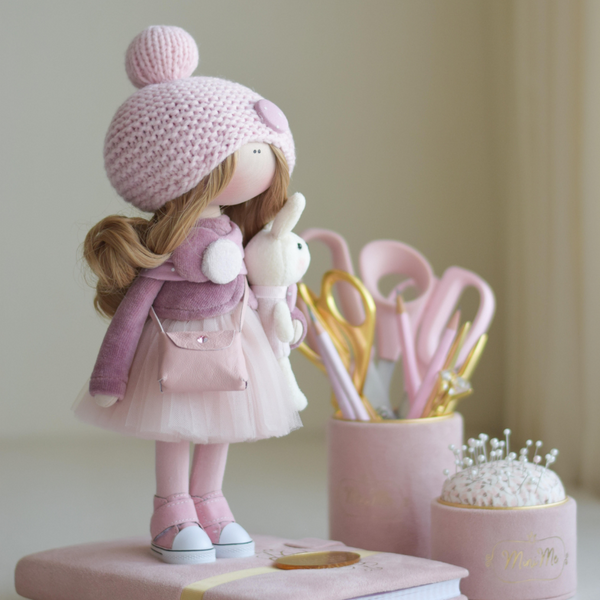 2_NTERJERINĖ_LĖLĖ_SU_ZUIKUČIU_3-600 MiniMe interior dolls