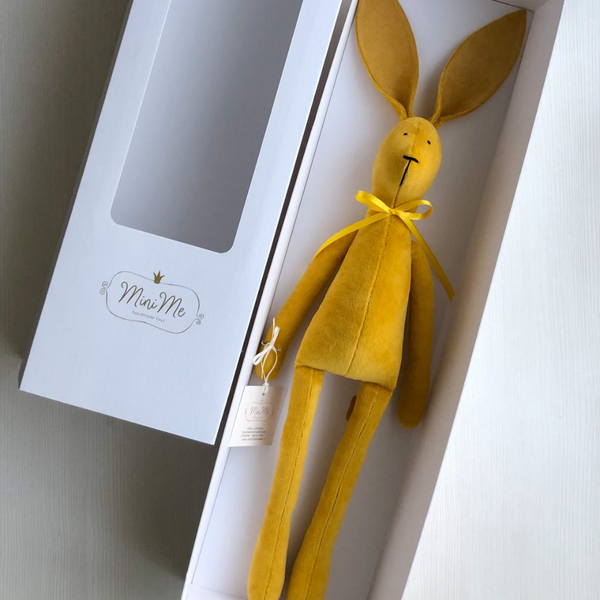 6_GARSTYČIŲ_SPALVOS_PLIUŠINIS_ZUIKIS_PAGRINDINĖ-600 MiniMe interior dolls