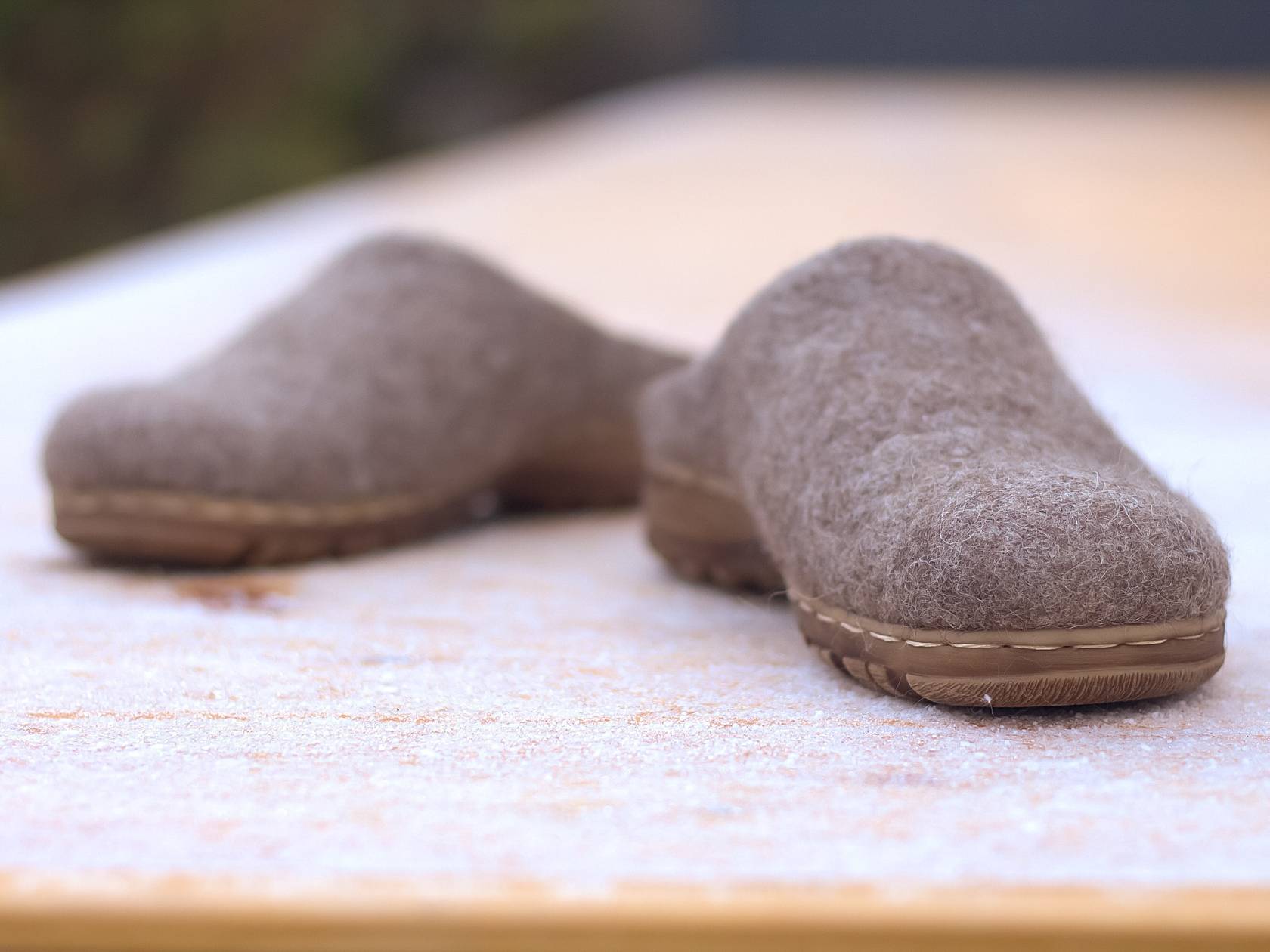 Huna-104-beige-wool-shoes-Pagrindinis-1680 Woolenclogs